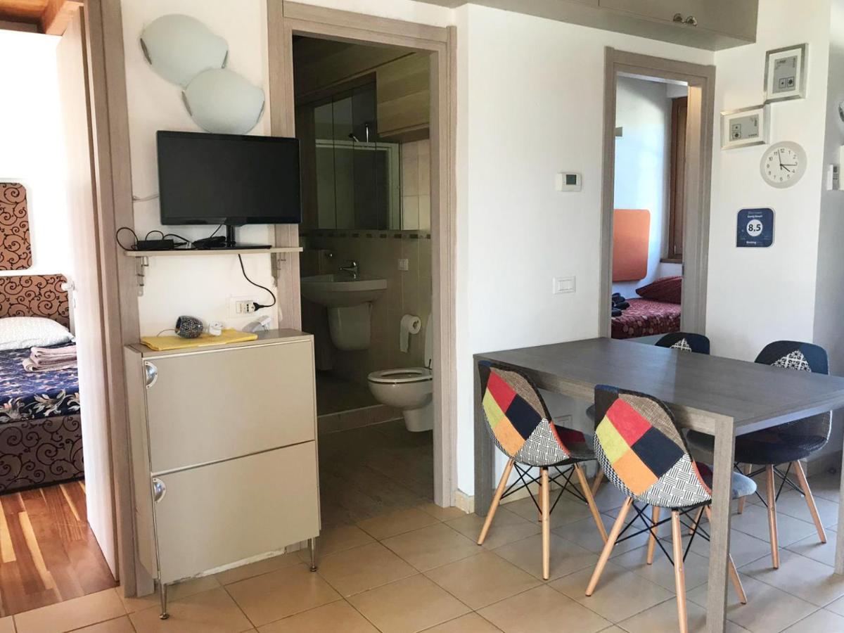 Luxury Apartments - Le Fate - Residence With Pool Manerba del Garda Buitenkant foto